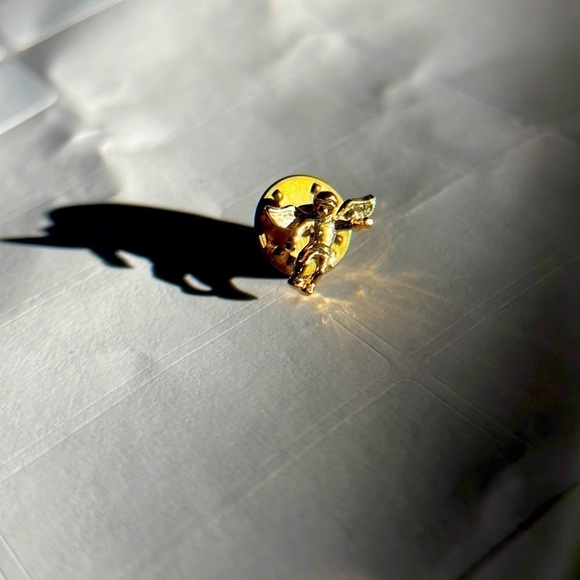 Angel pin 10k gold plated Angel lapel Pin by Ballou Regg’d.Excellent condition - Picture 4 of 9
